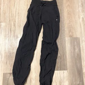 LULULEMON Dance Studio Mid-Rise